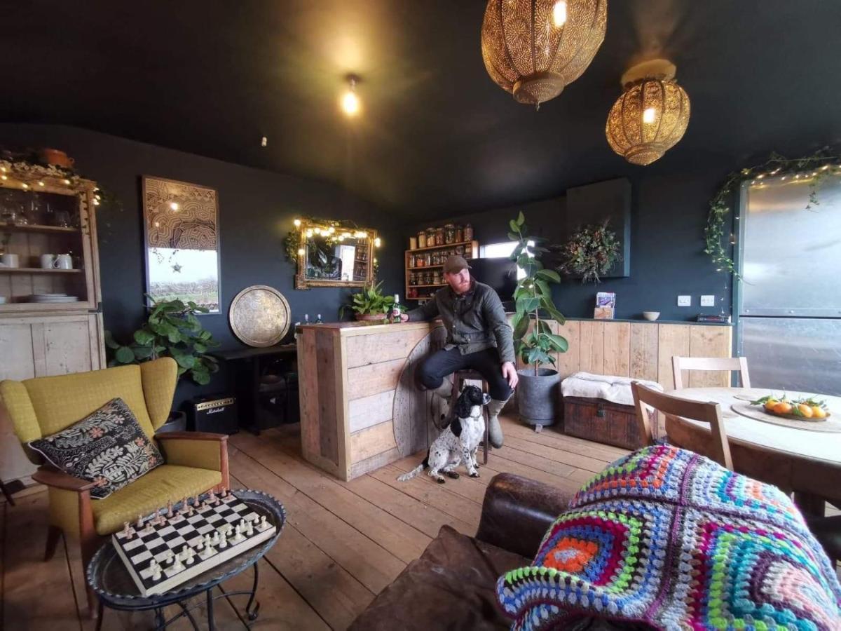 The Oaks Glamping - Magpie Half Shepherds Hut Hotell Colkirk Eksteriør bilde